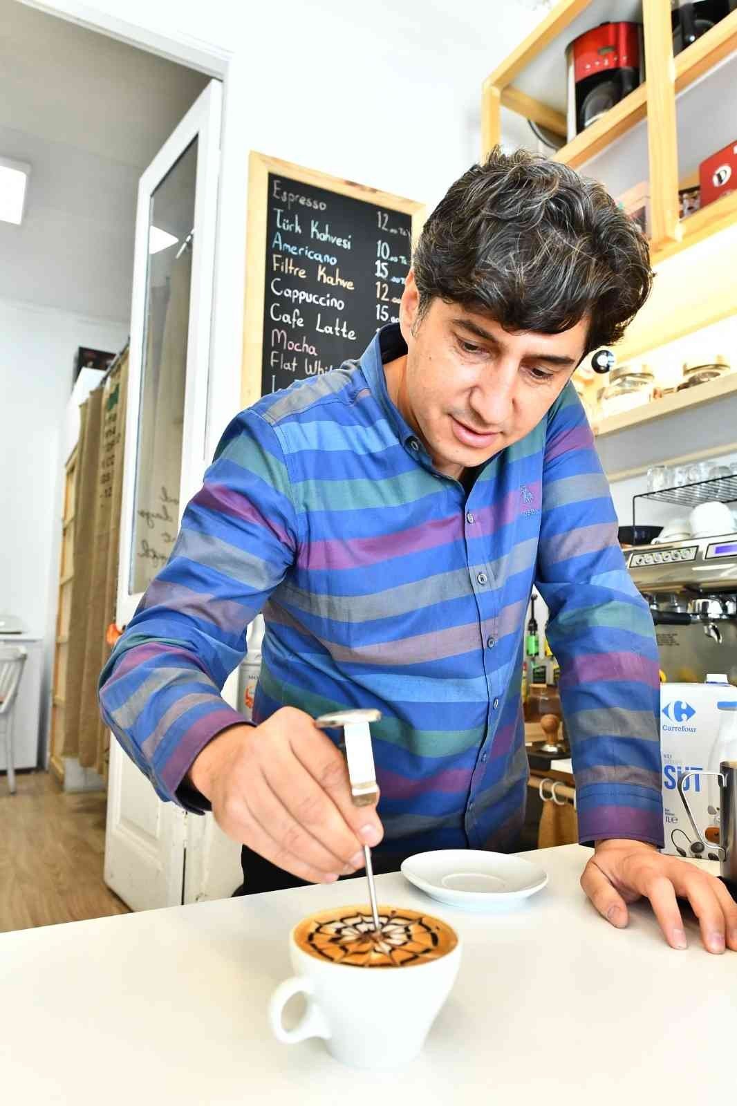 İzmir’in gözde baristaları meslek fabrikasından çıkıyor