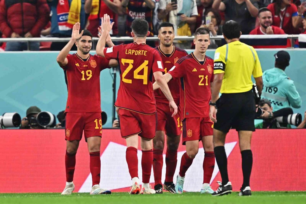 İspanya, Dünya Kupası’na ‘farklı’ başladı