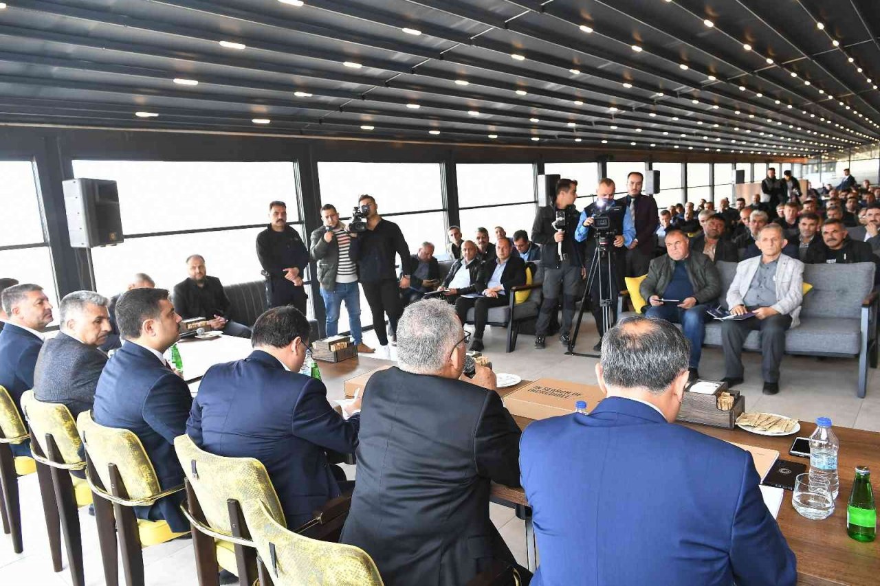 Başkan Büyükkılıç ve Vali Çiçek, Develi’de 77 muhtarla buluştu