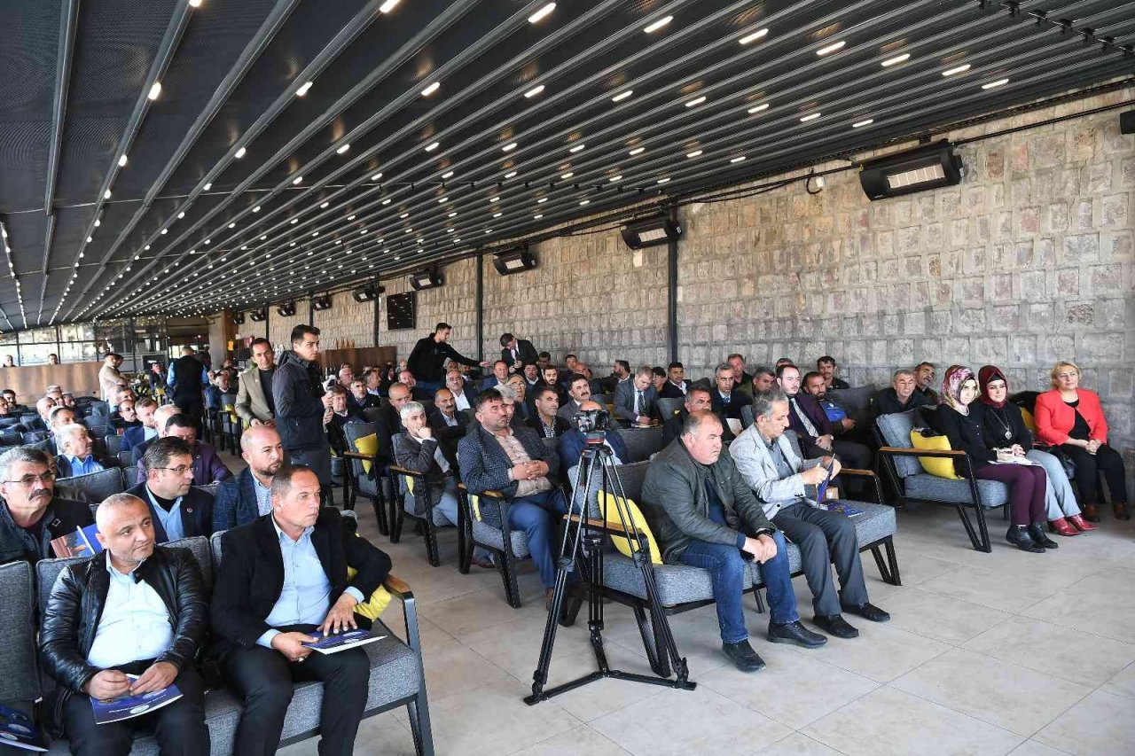 Başkan Büyükkılıç ve Vali Çiçek, Develi’de 77 muhtarla buluştu