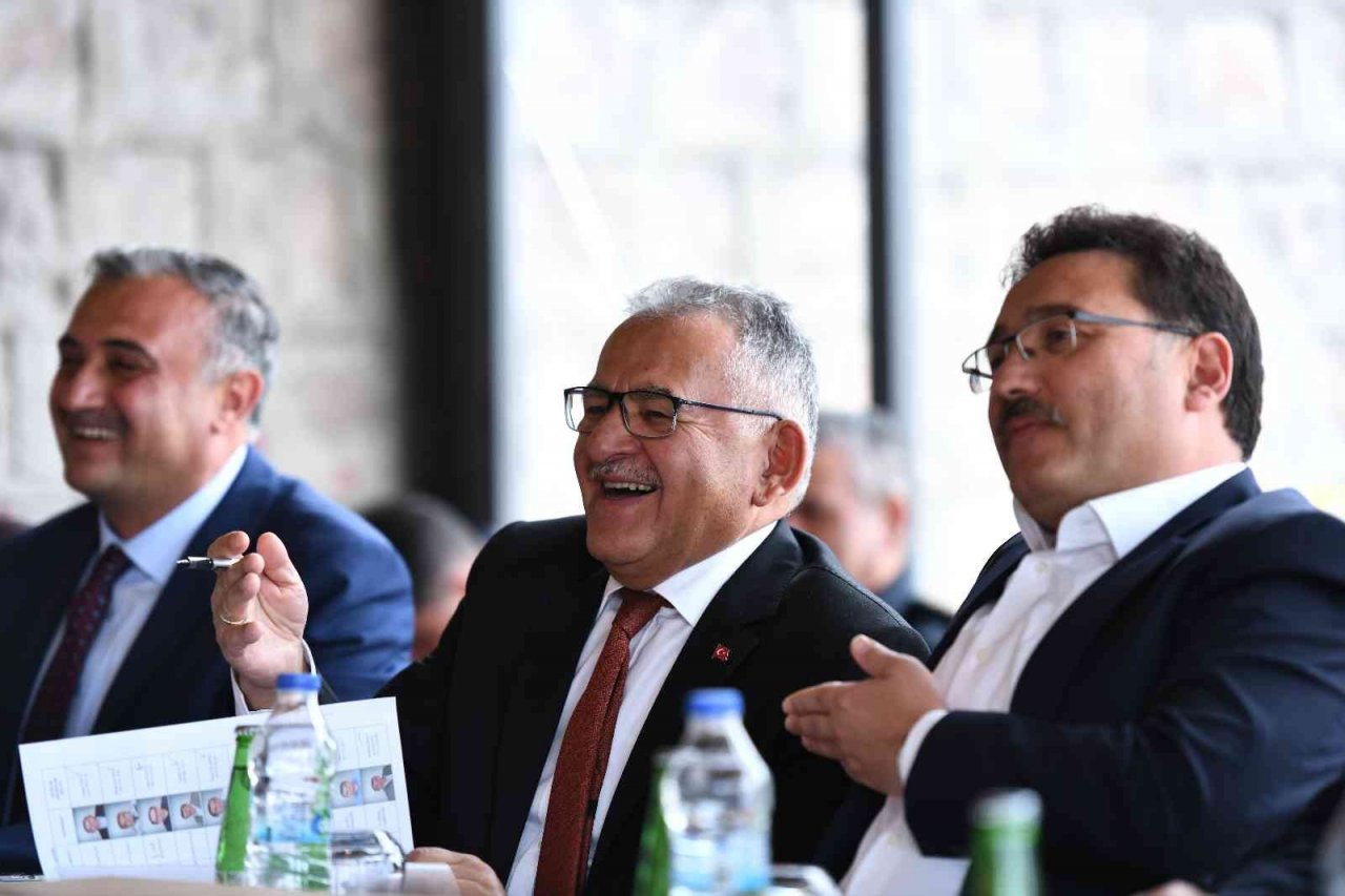 Başkan Büyükkılıç ve Vali Çiçek, Develi’de 77 muhtarla buluştu