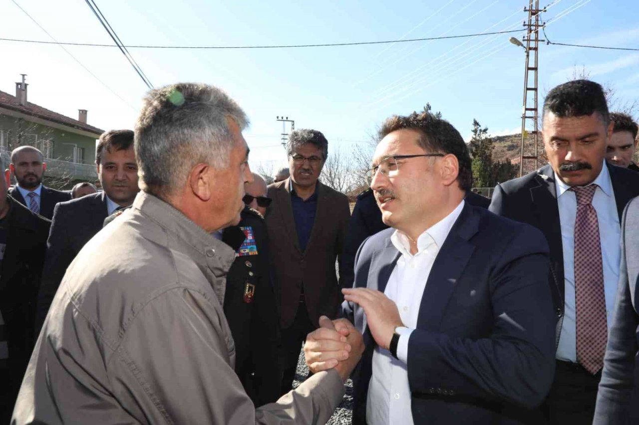 Vali Çiçek şehit ailesine ’Şehadet Beratını’ takdim etti