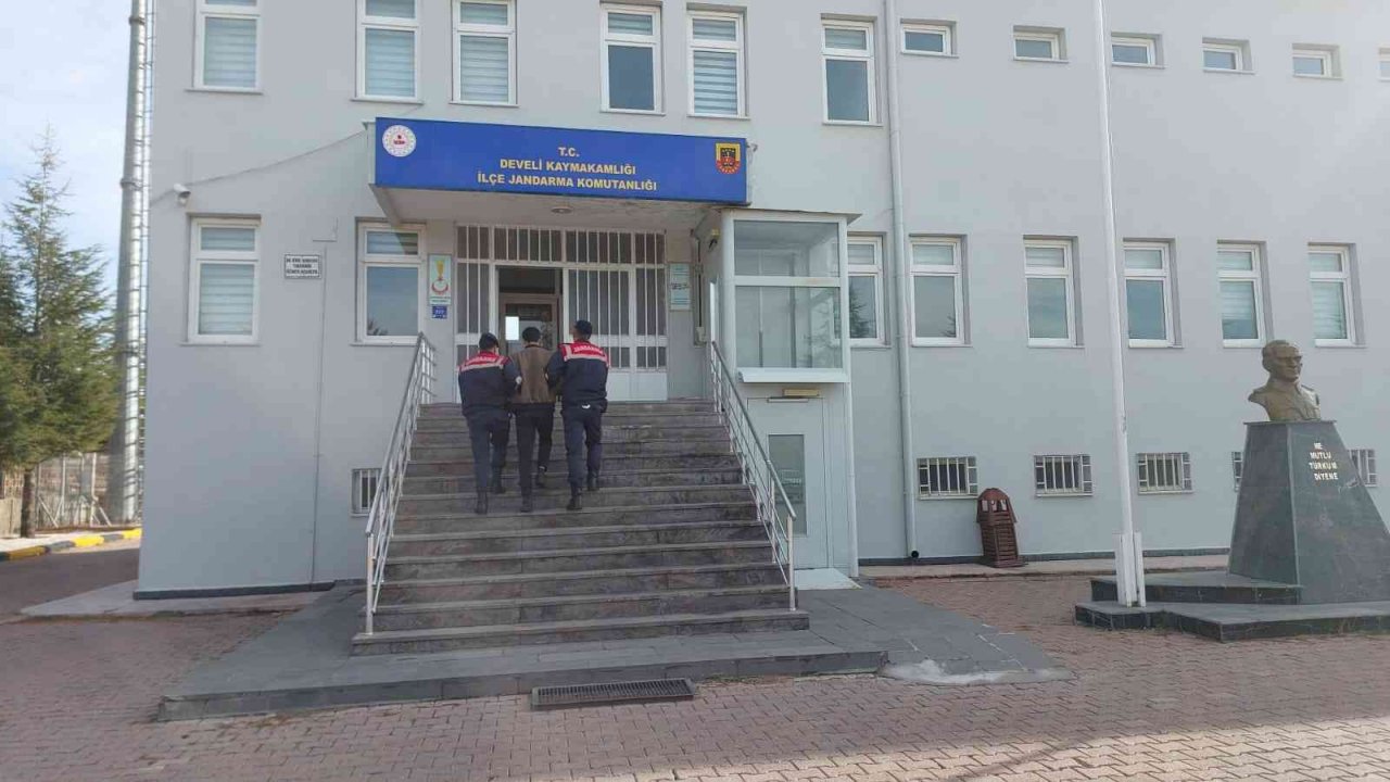 Türkiye’ye kaçak yollardan giren PKK’lı jandarmadan kaçamadı