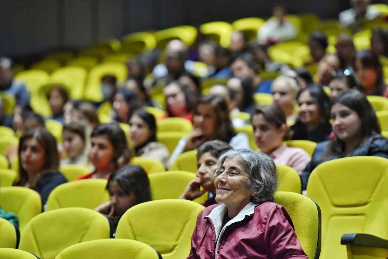 Konyaaltı’nda ’Teknoloji Bağımlılığı’ konuşuldu