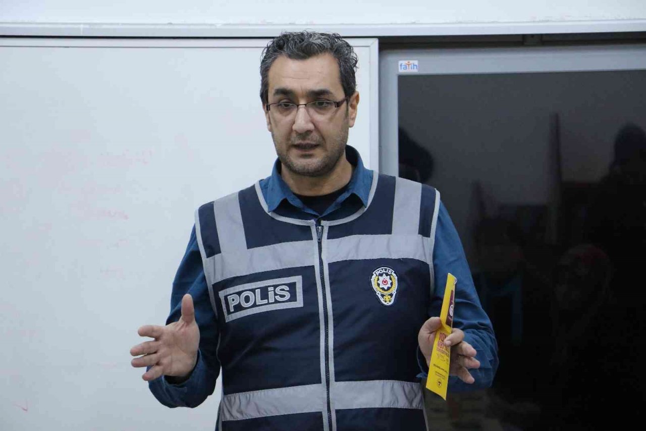 Kadına yönelik şiddete karşı mahalle toplantıları sürüyor