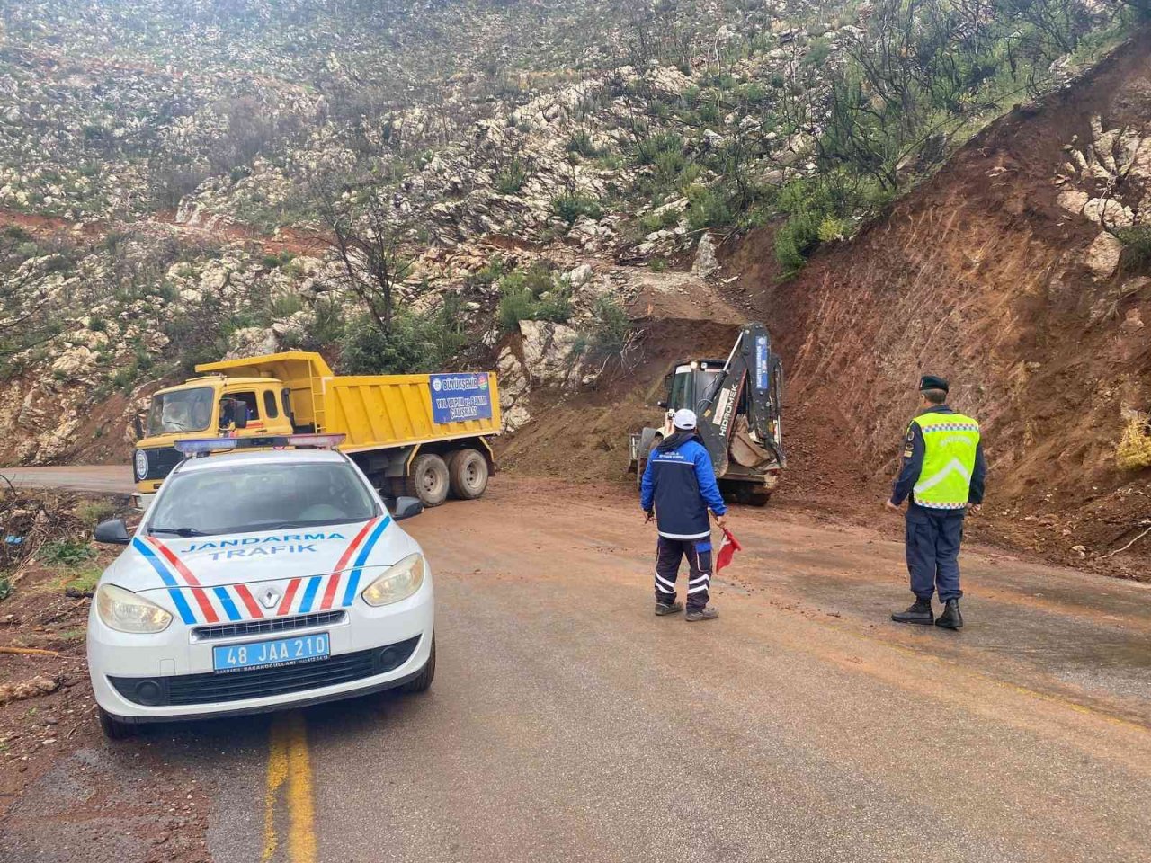 Marmaris’te sağanak yağışlar başladı