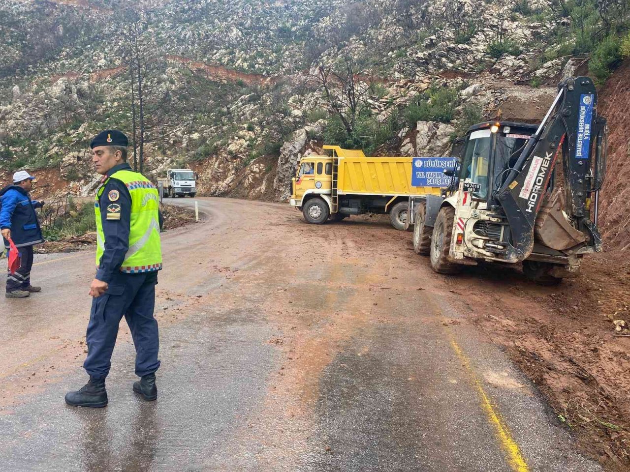 Marmaris’te sağanak yağışlar başladı