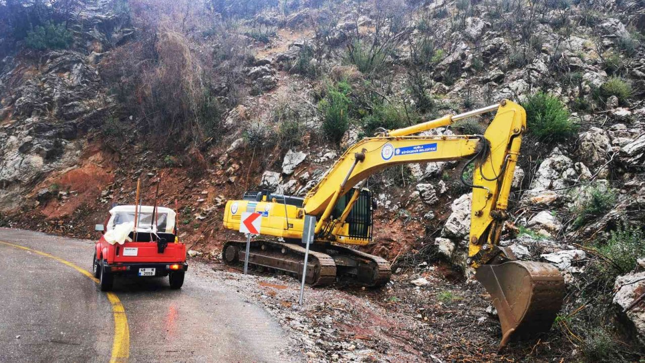 Marmaris’te sağanak yağışlar başladı