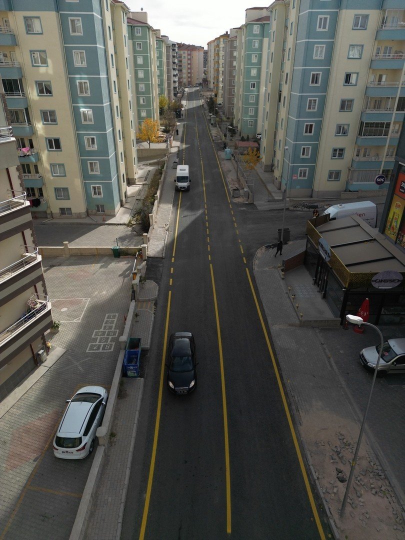 Nevşehir’de üstyapı çalışmaları tamamlanan yollarda çizgi çalışması yapıldı