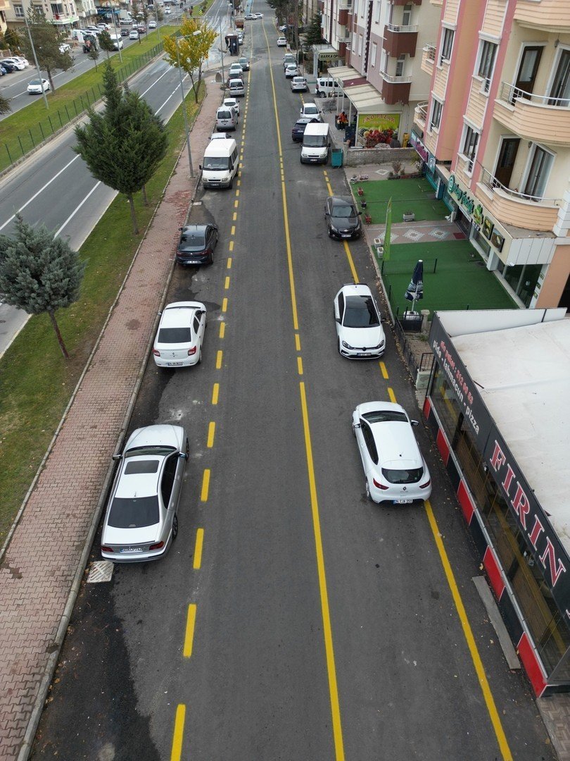 Nevşehir’de üstyapı çalışmaları tamamlanan yollarda çizgi çalışması yapıldı