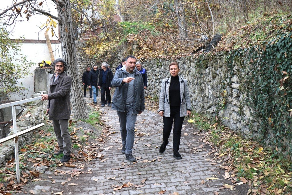 Başkan Köse, Tarihi Çarşı’da incelemelerde bulundu