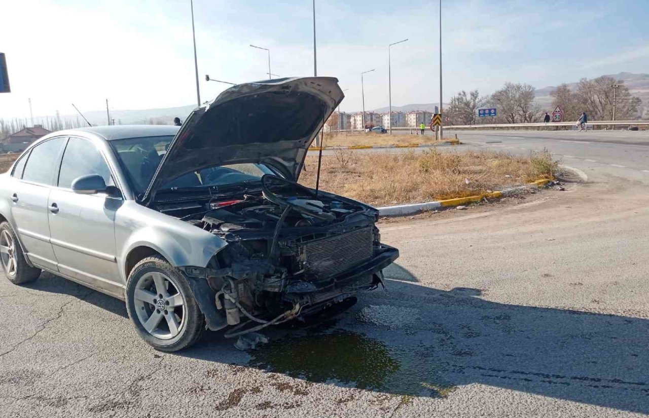 Gemerek’te otomobiller çarpıştı: 2 yaralı