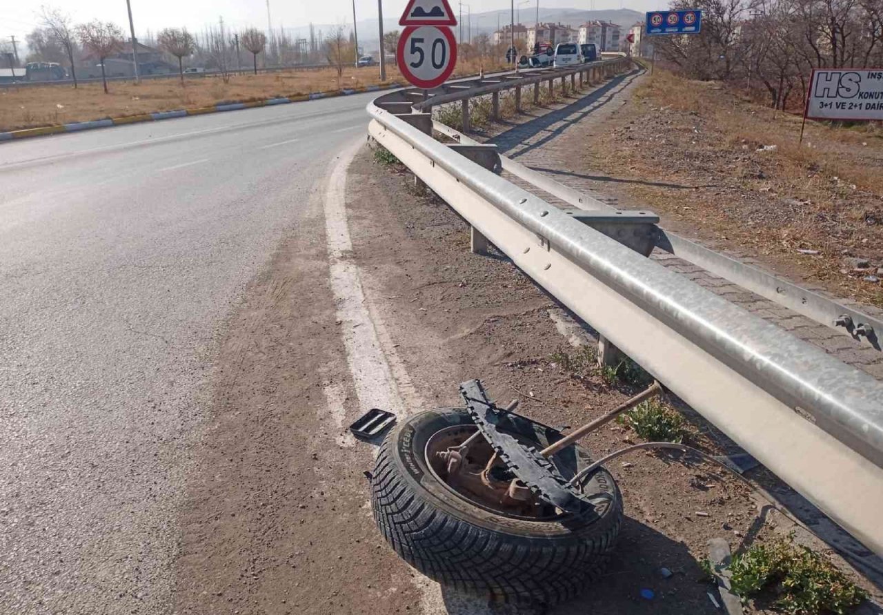 Gemerek’te otomobiller çarpıştı: 2 yaralı