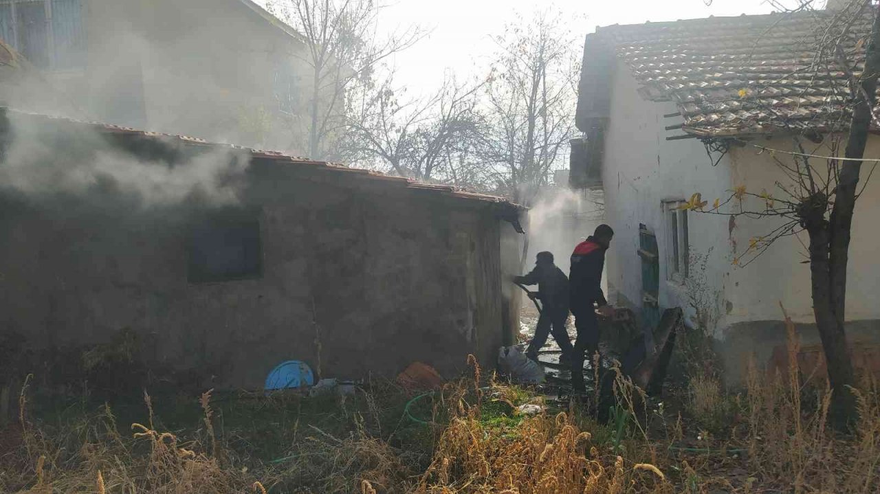 Odunlukta çıkan yangın büyümeden kontrol altına alındı