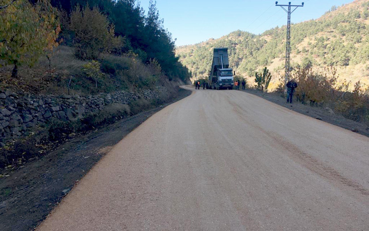 Tozman köy yolunun çalışmalara başlandı
