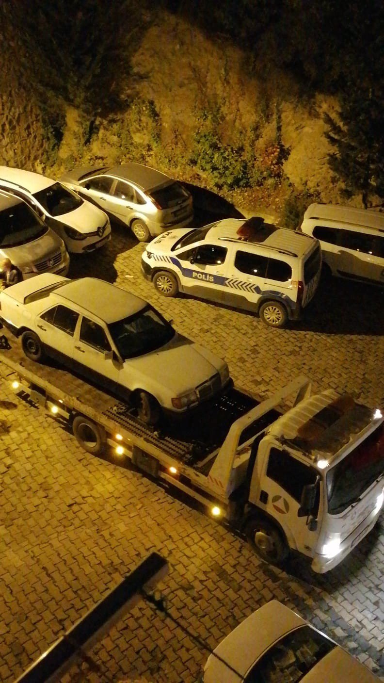 Ünlü Sanatçı Eşref Kolçak’ın otomobili çalınmak istendi