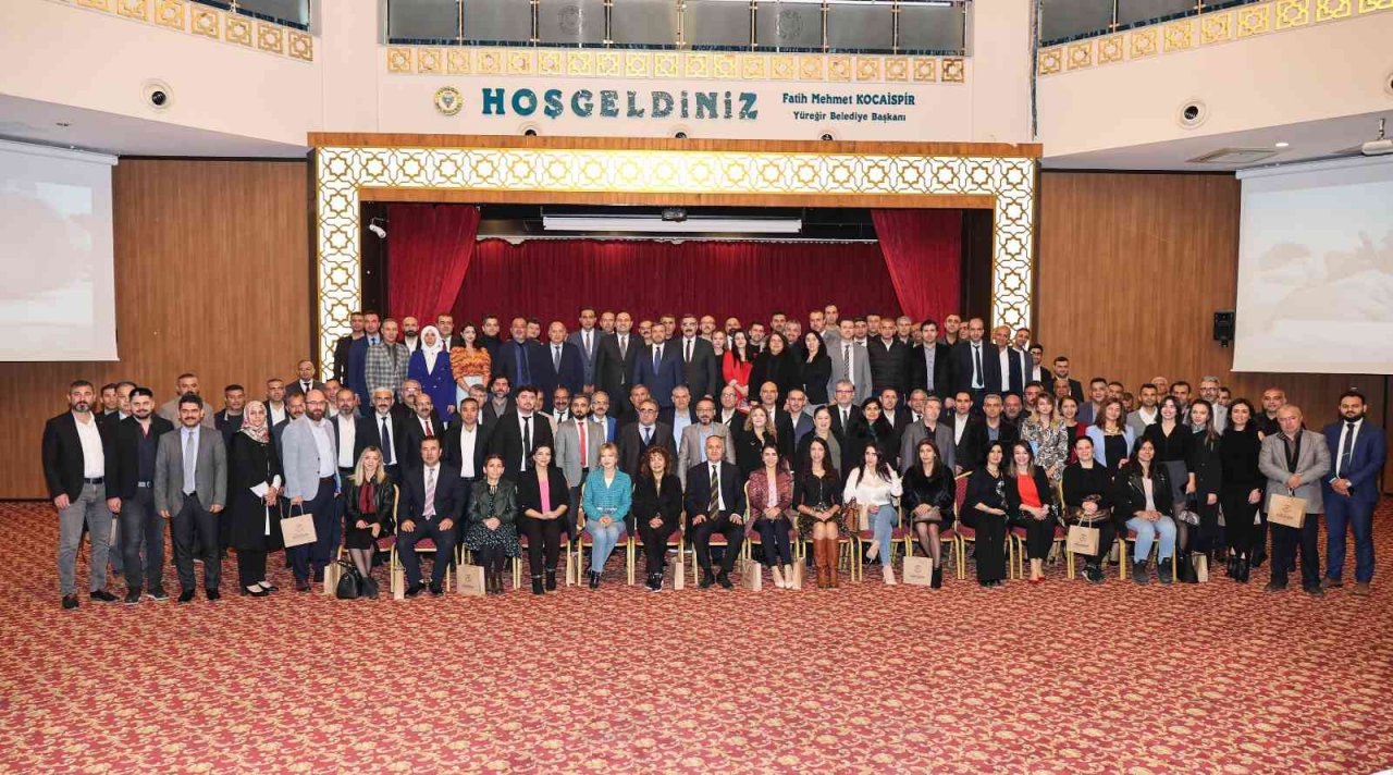 Başkan Kocaispir: “Her başarılı insanın arkasında sevgiyle dokunmuş, emek vermiş bir öğretmen vardır”