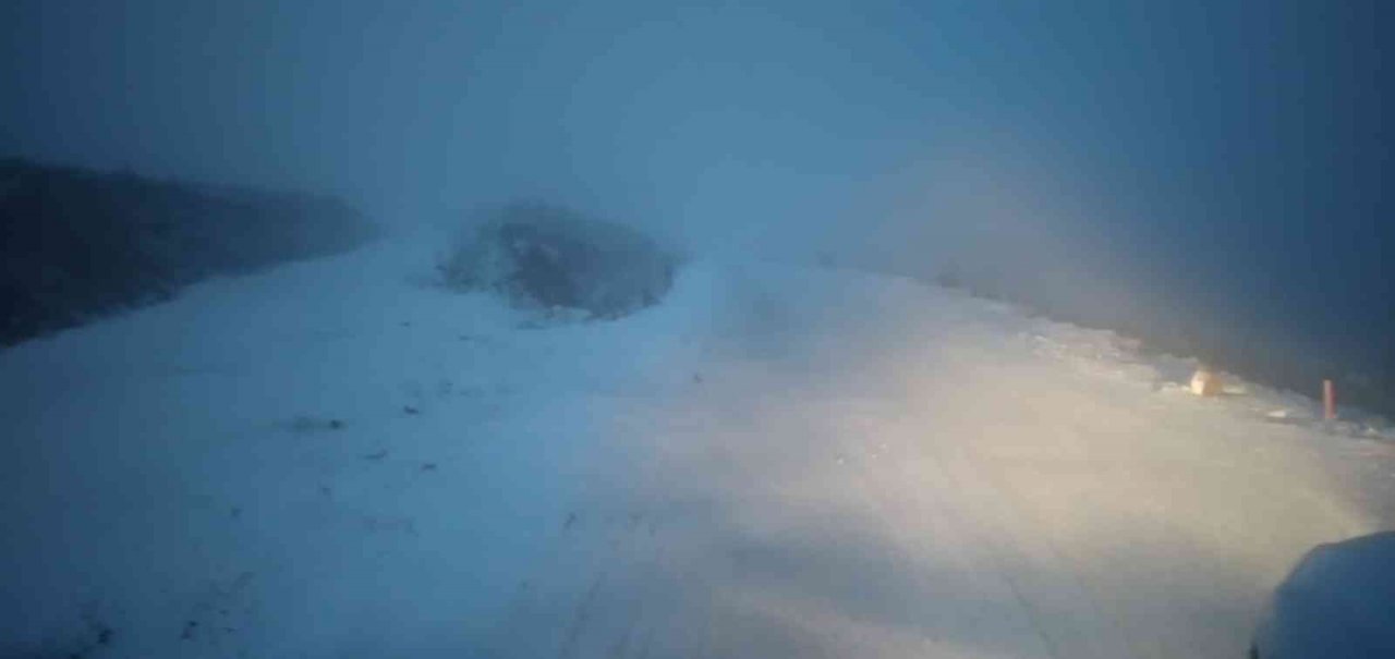 Afyonkarahisar’a mevsimin ilk karı düştü