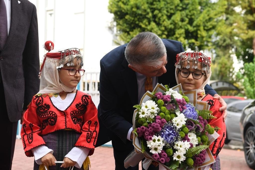 Antalya’da öğretmenler günü coşkuyla kutlandı