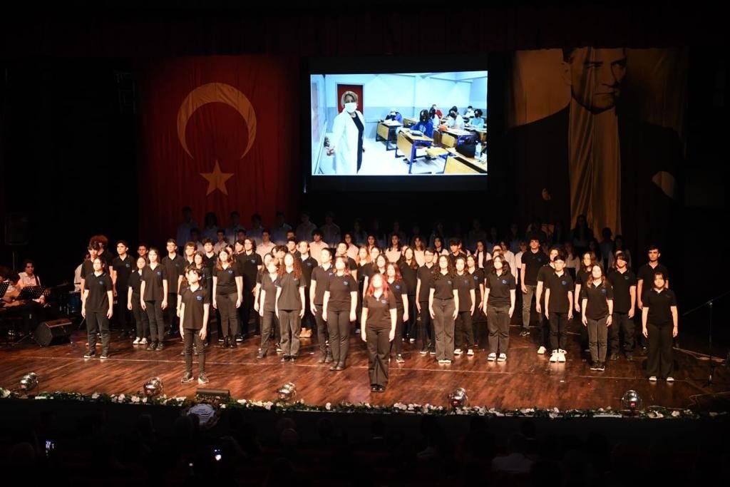 Antalya’da öğretmenler günü coşkuyla kutlandı