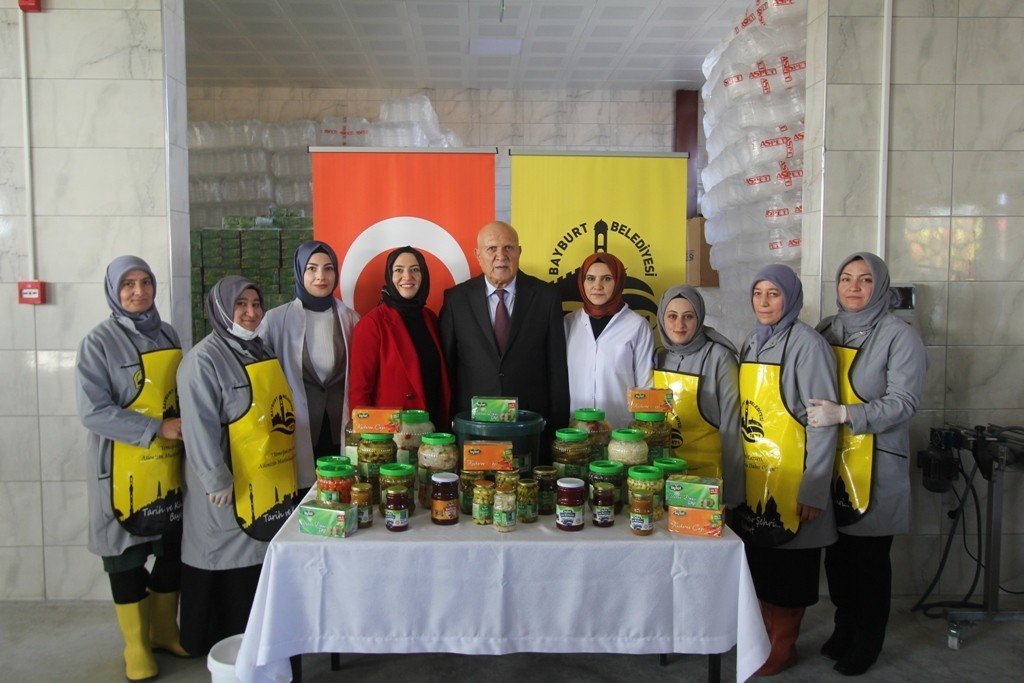 Bayburt’ta yöresel ürünler ve turşu fabrikasının açılışı gerçekleştirildi