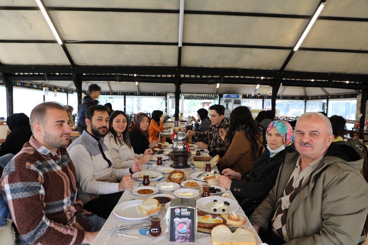 Esenlerliler, Bolu’da tarihi ve doğayı keşfediyor