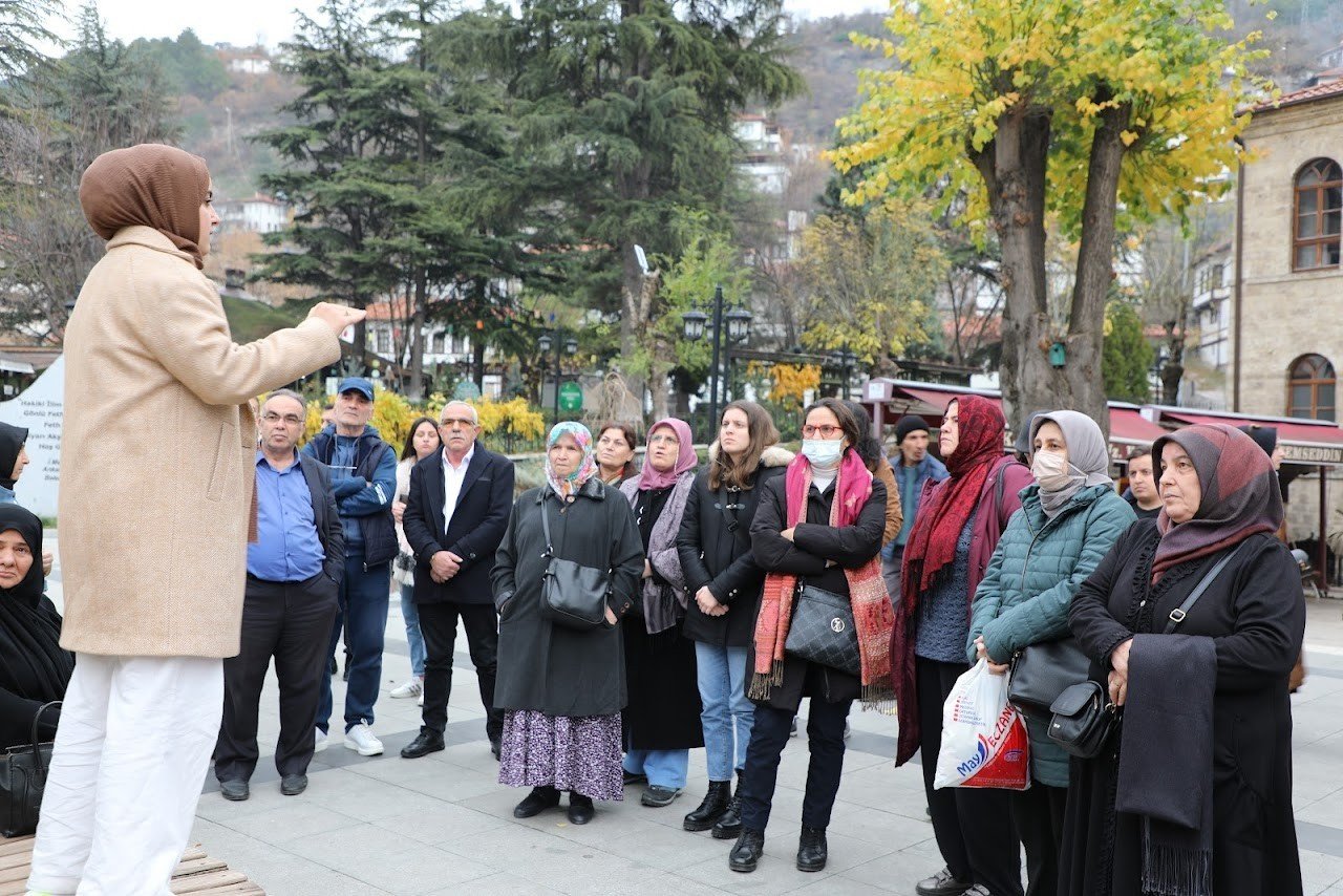 Esenlerliler, Bolu’da tarihi ve doğayı keşfediyor