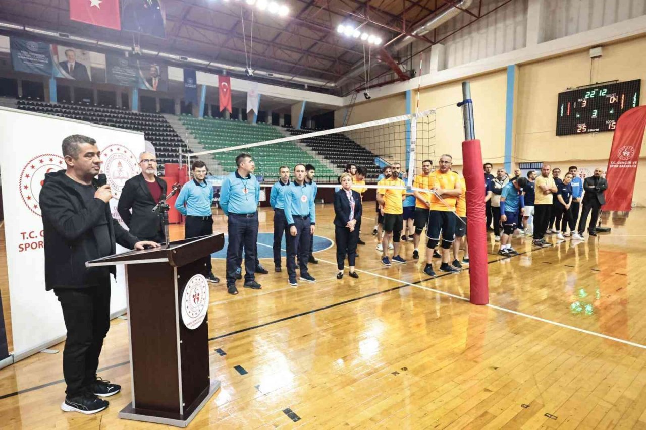 Denizli’de 400 öğretmen voleybol turnuvasında yarıştı