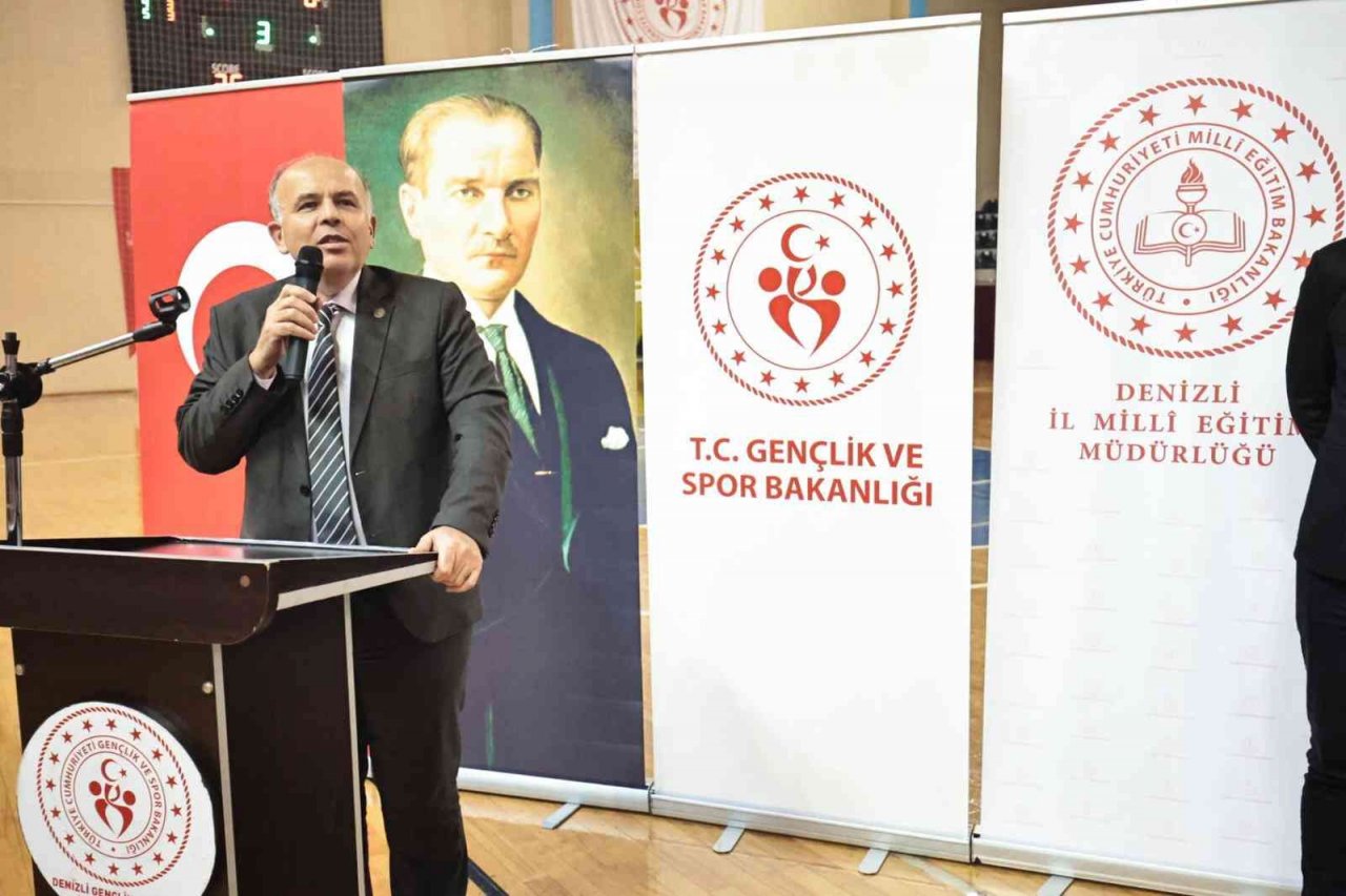 Denizli’de 400 öğretmen voleybol turnuvasında yarıştı