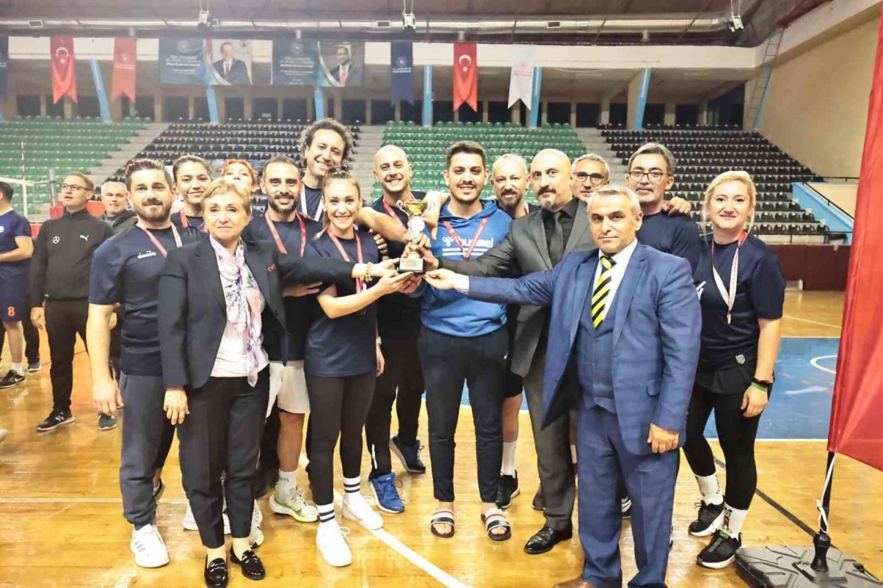 Denizli’de 400 öğretmen voleybol turnuvasında yarıştı