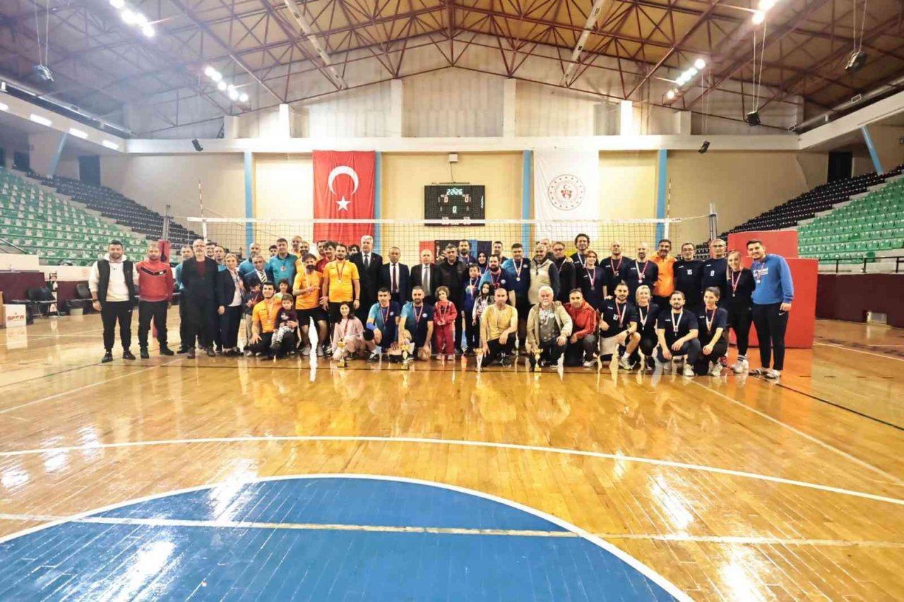 Denizli’de 400 öğretmen voleybol turnuvasında yarıştı
