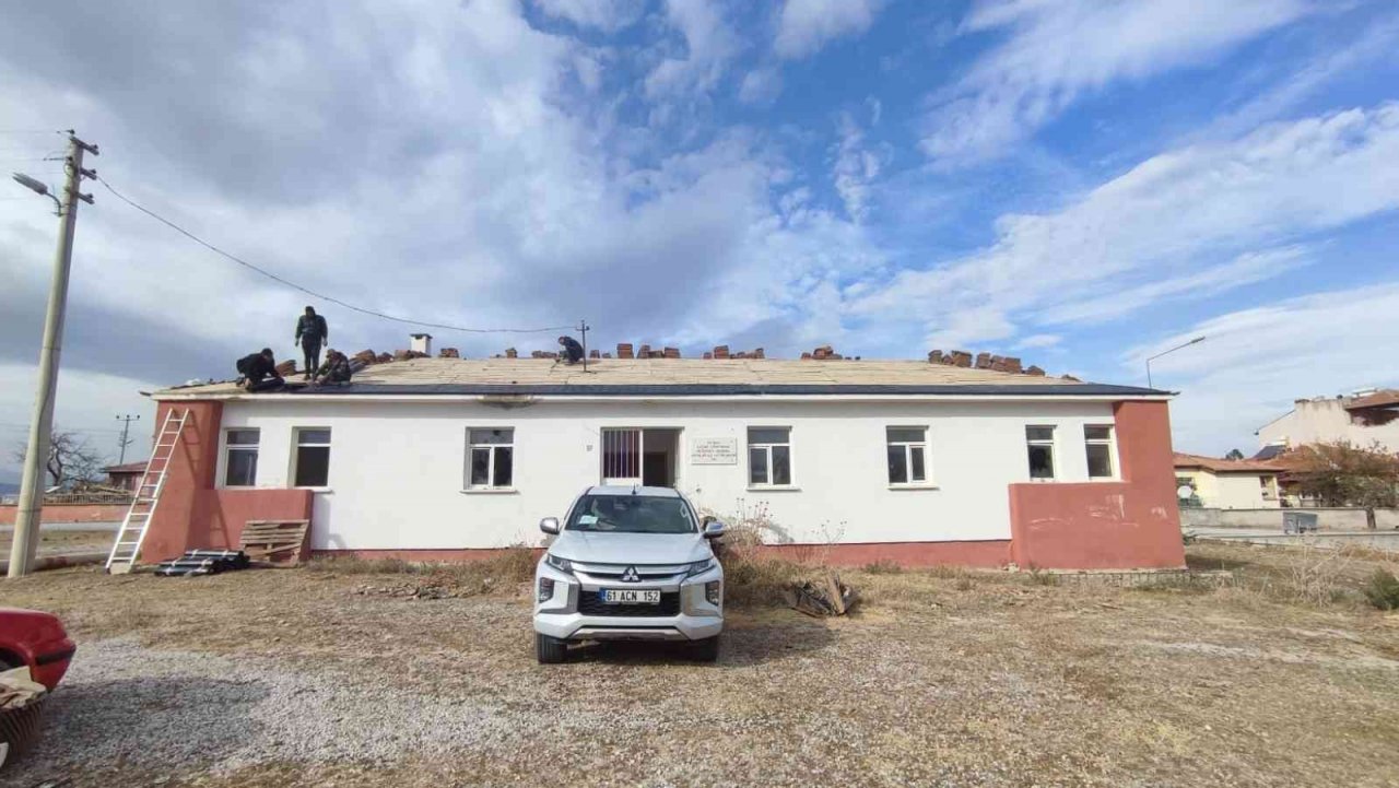 DKMP Sandıklı Şefliği idari binasında onarım çalışmaları devam ediyor