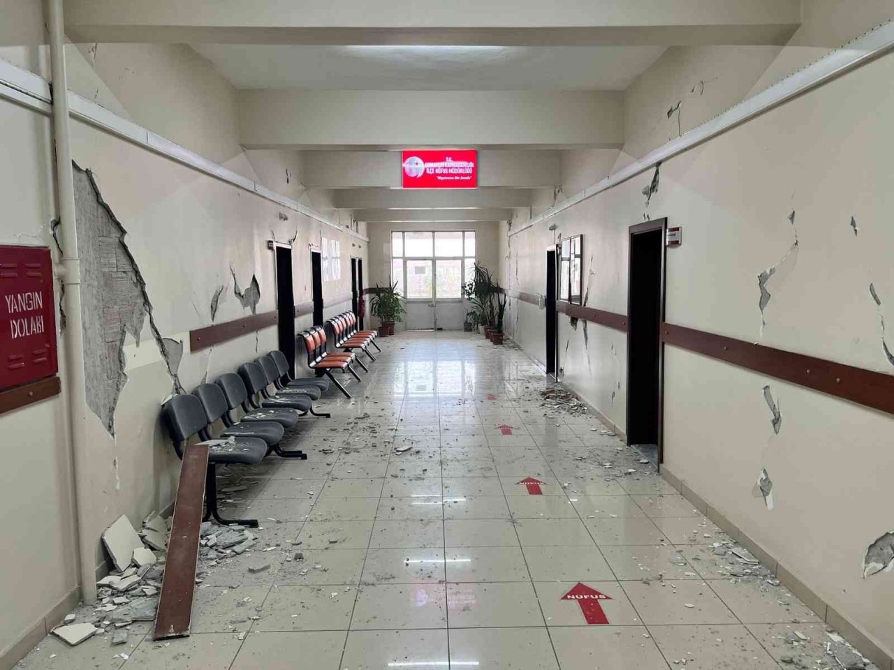 Deprem Cumayeri’nde kamu binalarında hasara neden oldu