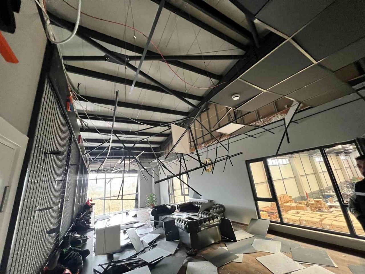 Deprem Cumayeri’nde kamu binalarında hasara neden oldu