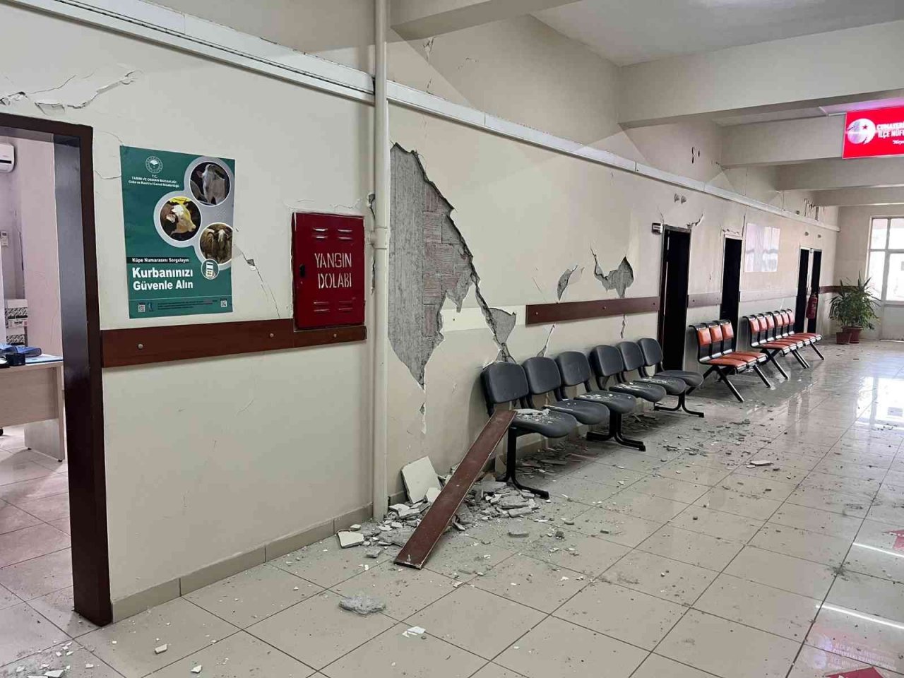 Deprem Cumayeri’nde kamu binalarında hasara neden oldu