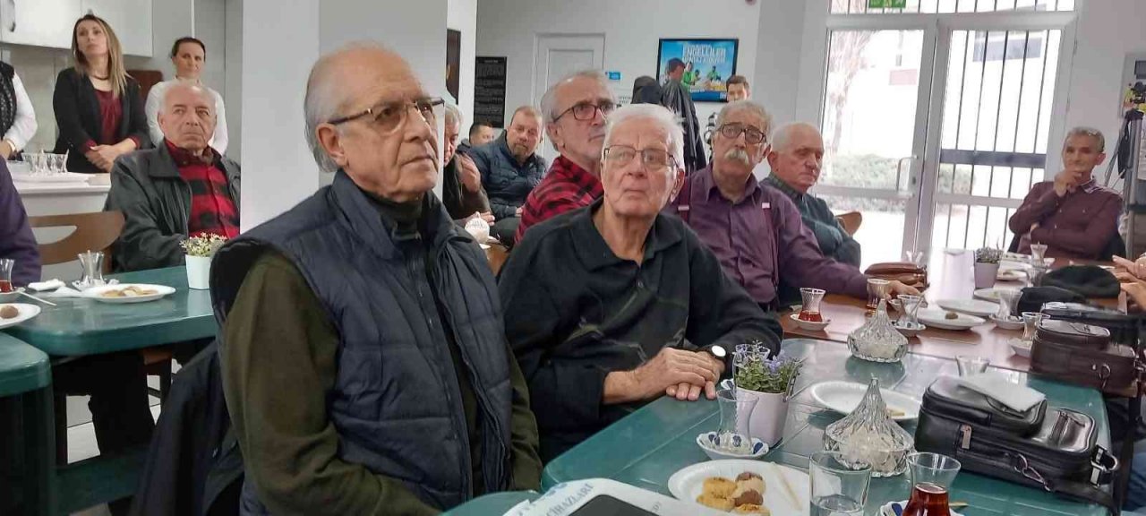 Eskişehir’de emekli öğretmenler 48 yıl sonra buluştu