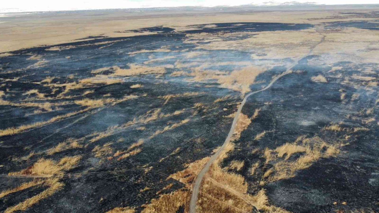Eber Gölü’nde ardı ardına çıkan yangınlar gizemini koruyor