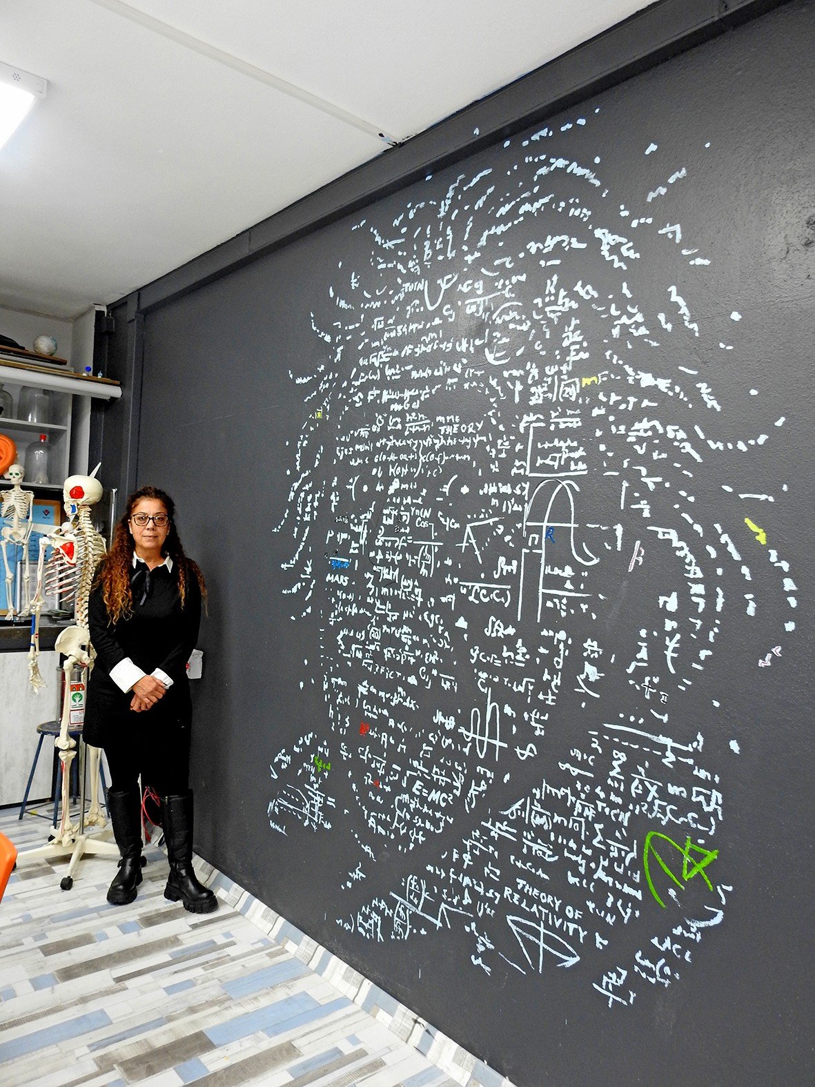 Gökmen öğretmenin imzası kalemle değil boyalarla