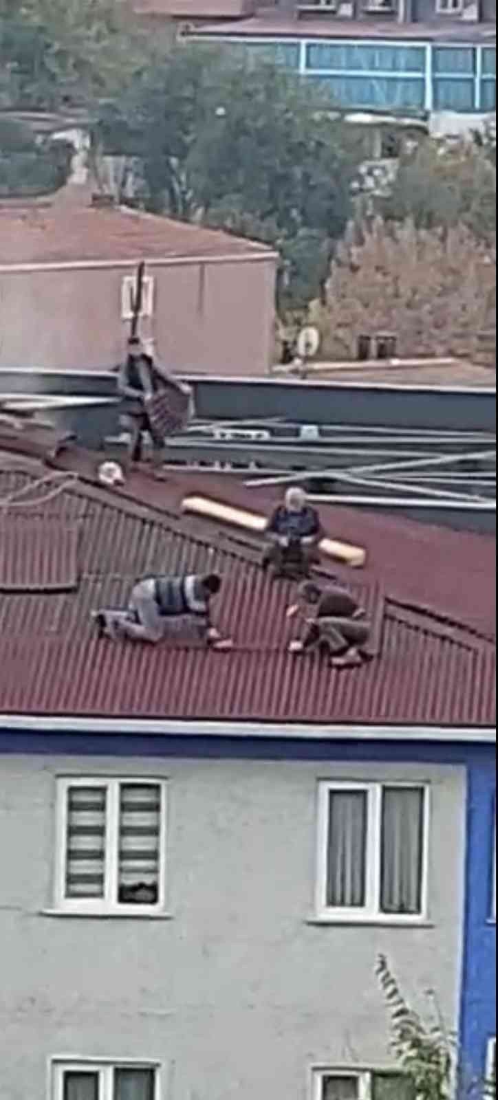 Mecidiyeköy’de çatıda yürekleri ağza getiren çalışma kamerada