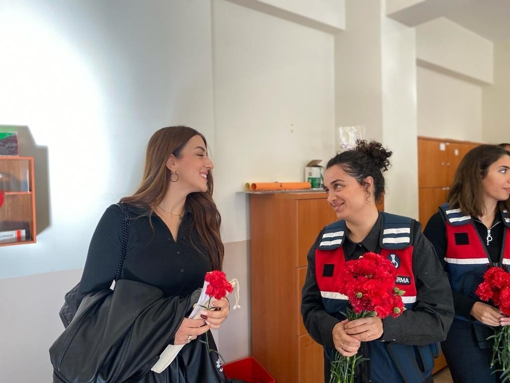 İzmir’de jandarmadan öğretmenlere 24 Kasım sürprizi