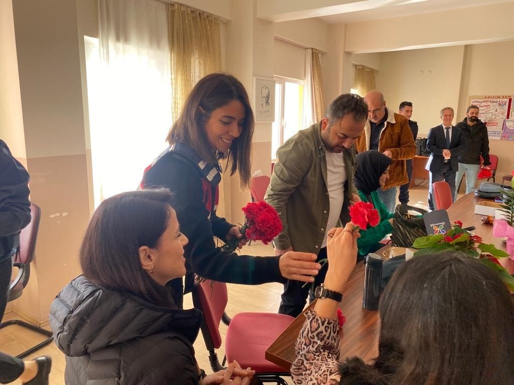 İzmir’de jandarmadan öğretmenlere 24 Kasım sürprizi