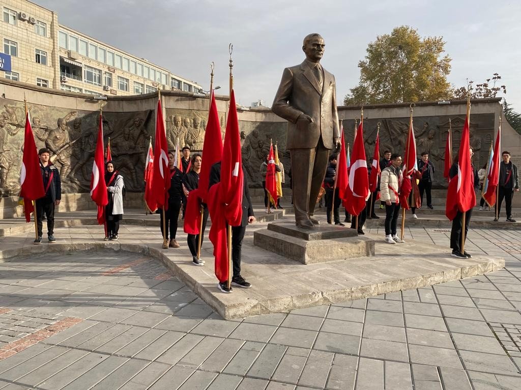 Ayhan Teltik: “Böyle bir günün olması öğretmenlerimize verilen değeri gösteriyor”