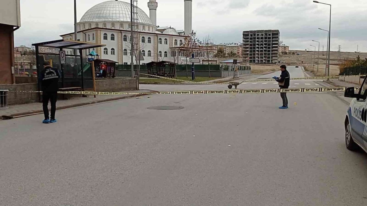 Araç park etme kavgası kanlı bitti: 1 yaralı