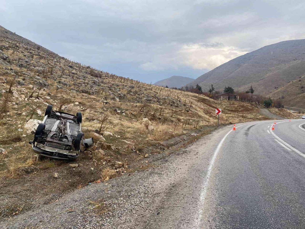 Kontrolden çıkan otomobil takla attı: 2 yaralı