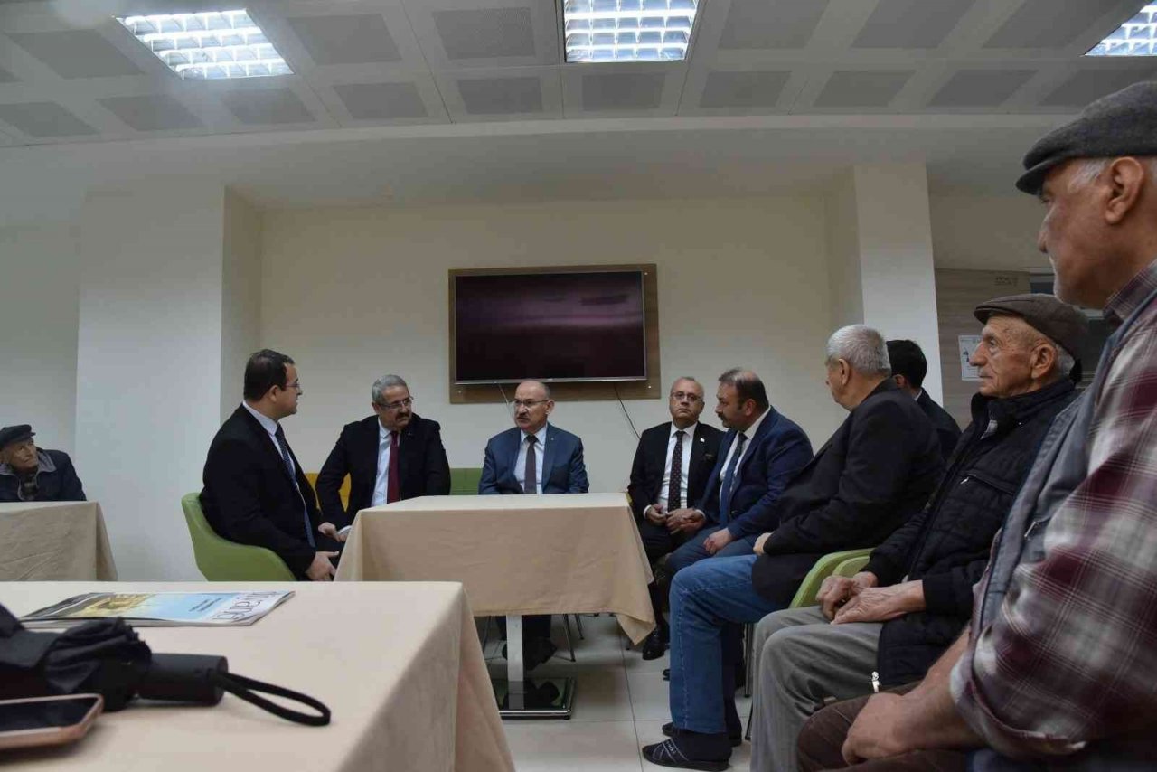 Vali Karadeniz, Salihli’de muhtarlar ve vatandaşlarla buluştu