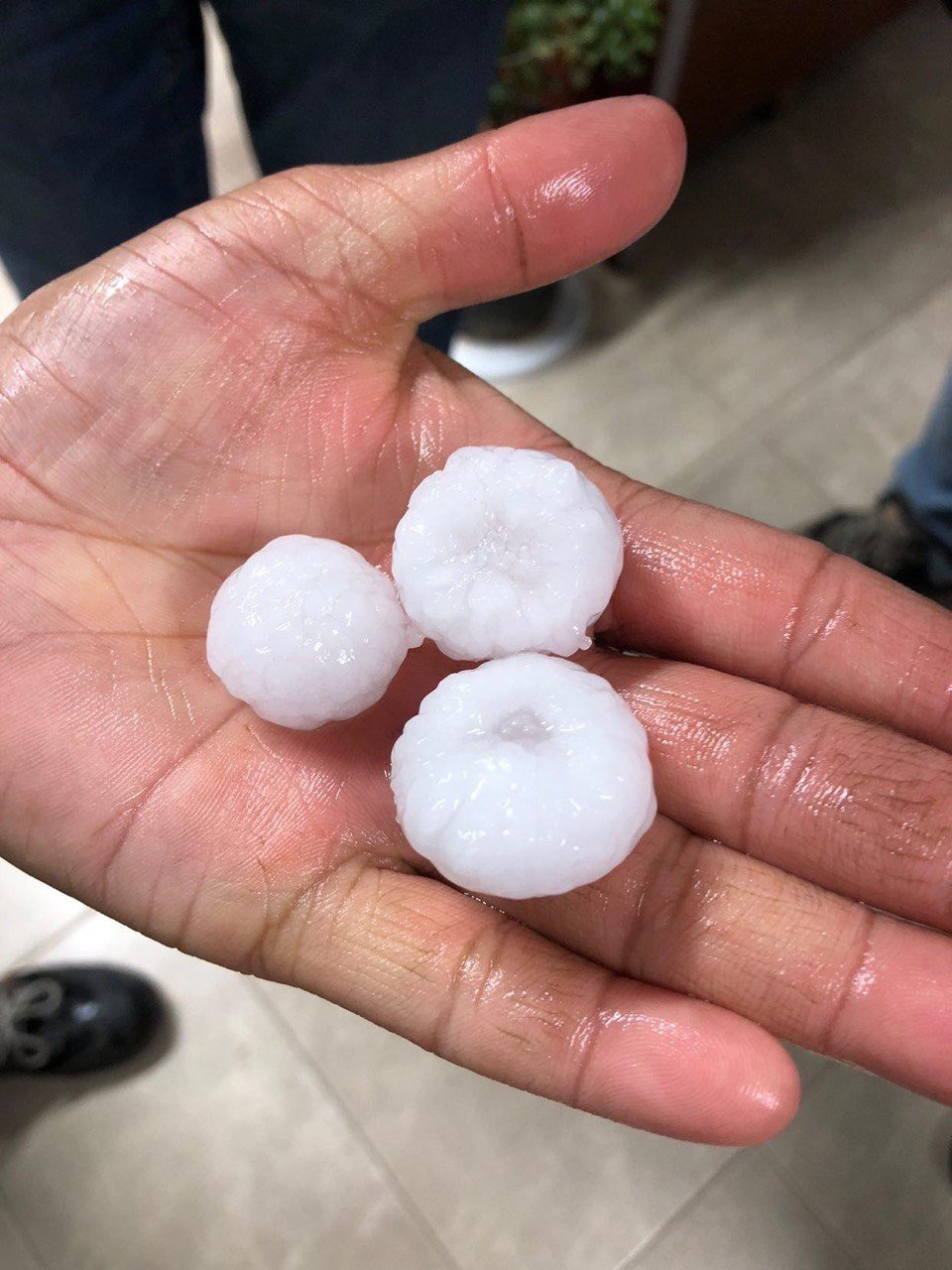 Mersin’de sağanakla birlikte dolu etkili oldu