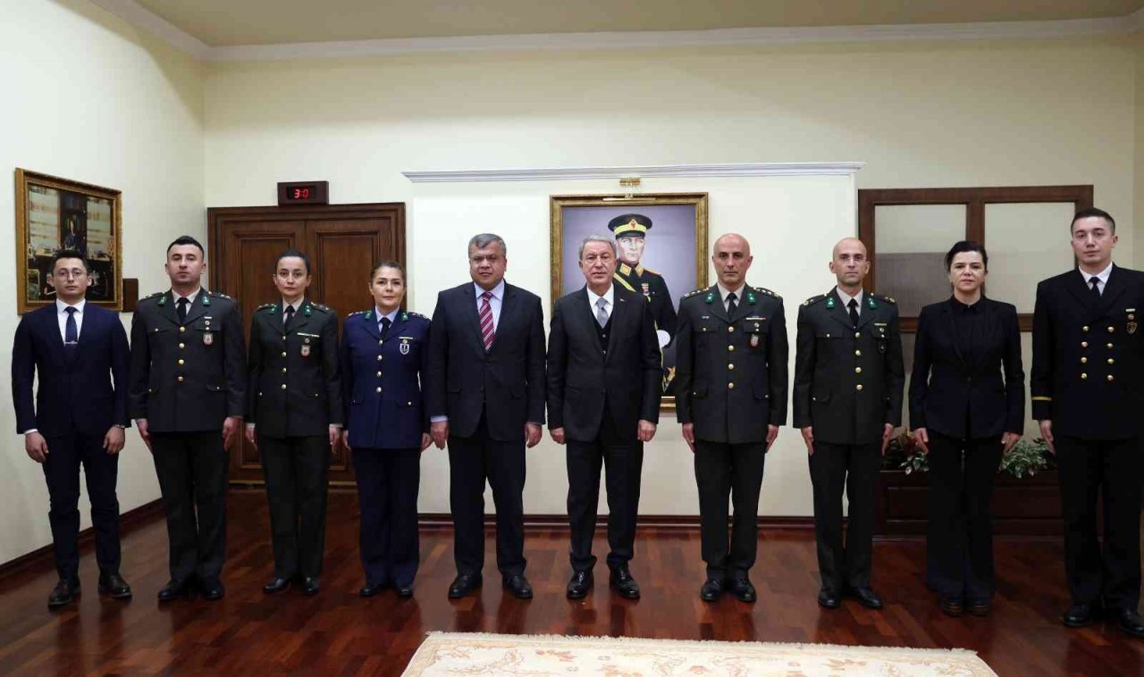 Bakan Akar, MSB’de görevli öğretmenlerle bir araya geldi