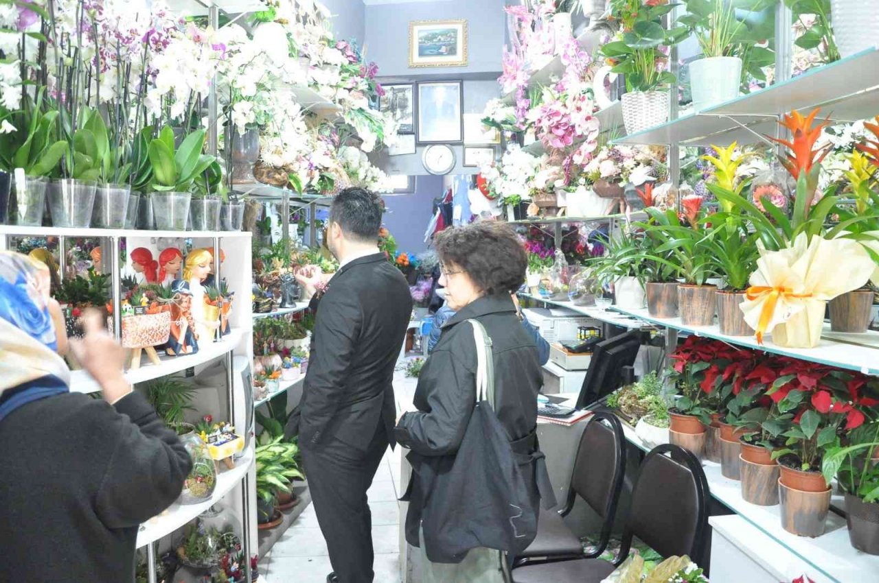 Öğretmenler Günü, çiçekçileri de mutlu etti