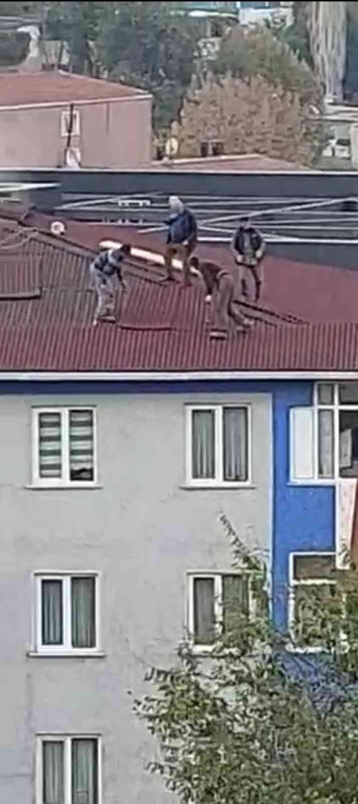 Mecidiyeköy’de çatıda yürekleri ağza getiren çalışma kamerada