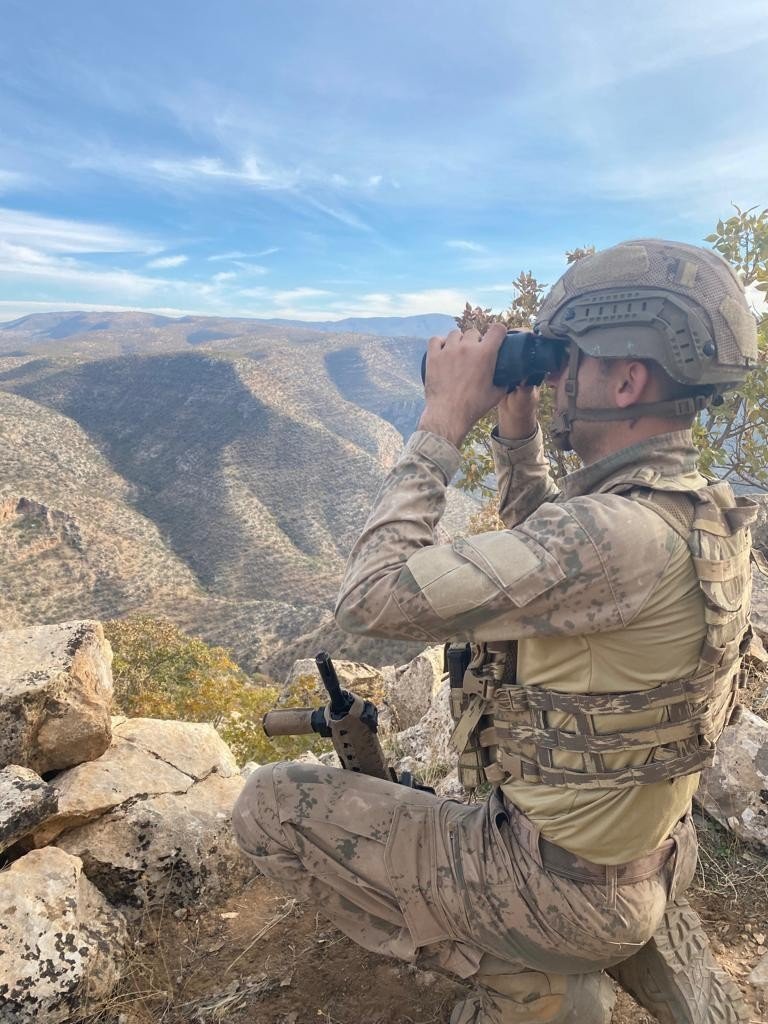 Şırnak ve Siirt’te ‘Eren Abluka Sonbahar-Kış-15 Şehit Jandarma Uzman Çavuş Fatih Berkay Akgün Operasyonu’ başlatıldı